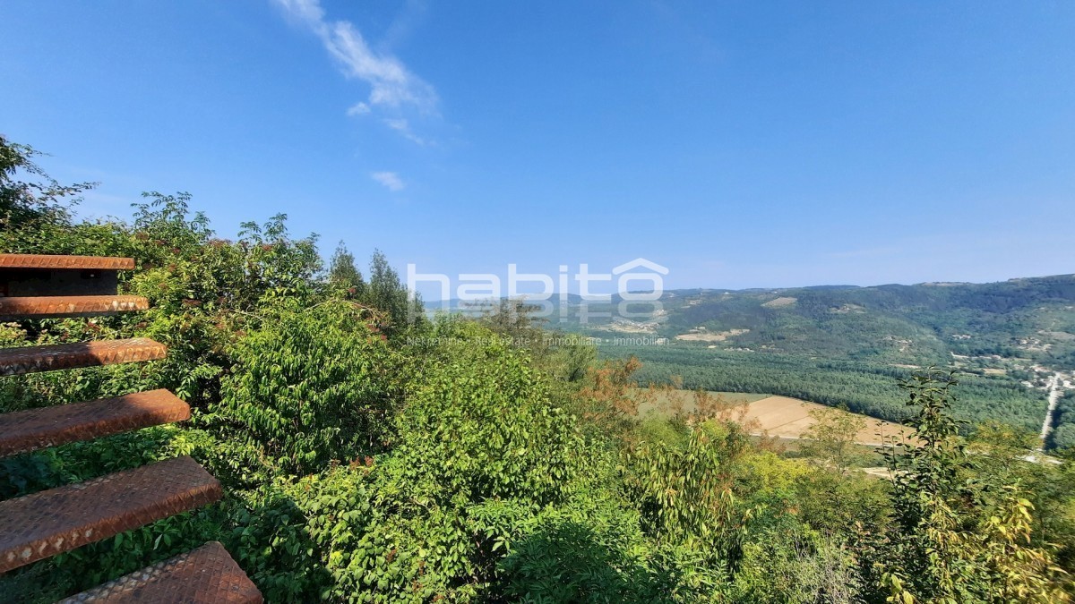 Montona - Casa in pietra con cortile e vista panoramica