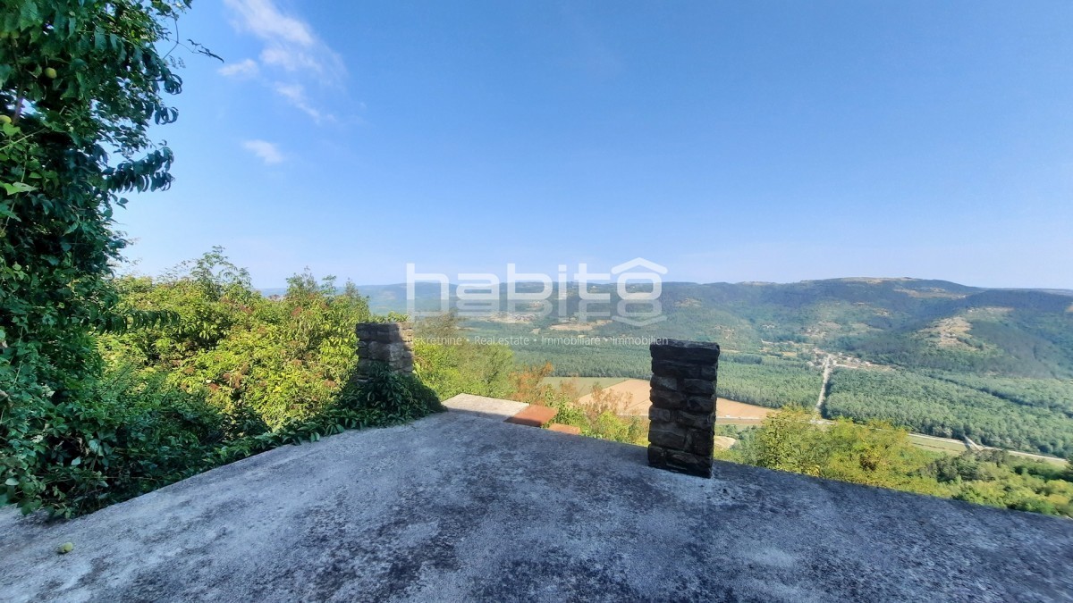 Montona - Casa in pietra con cortile e vista panoramica