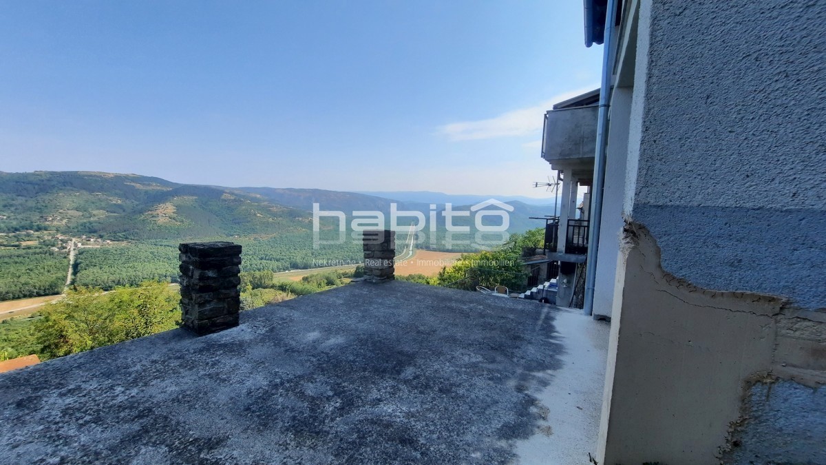 Montona - Casa in pietra con cortile e vista panoramica