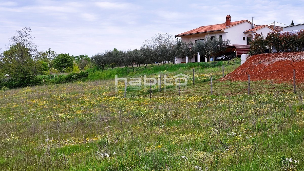 Porec 17 km - Terreno edificabile in una posizione tranquilla