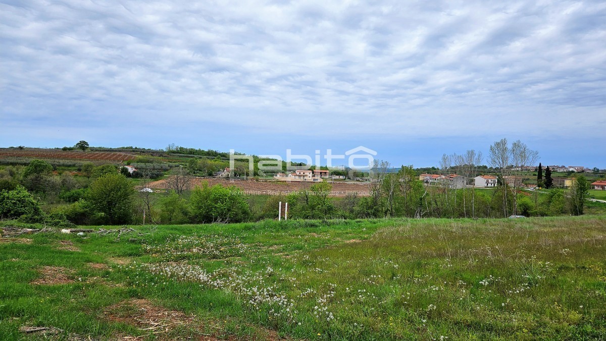 Porec 17 km - Terreno edificabile in una posizione tranquilla