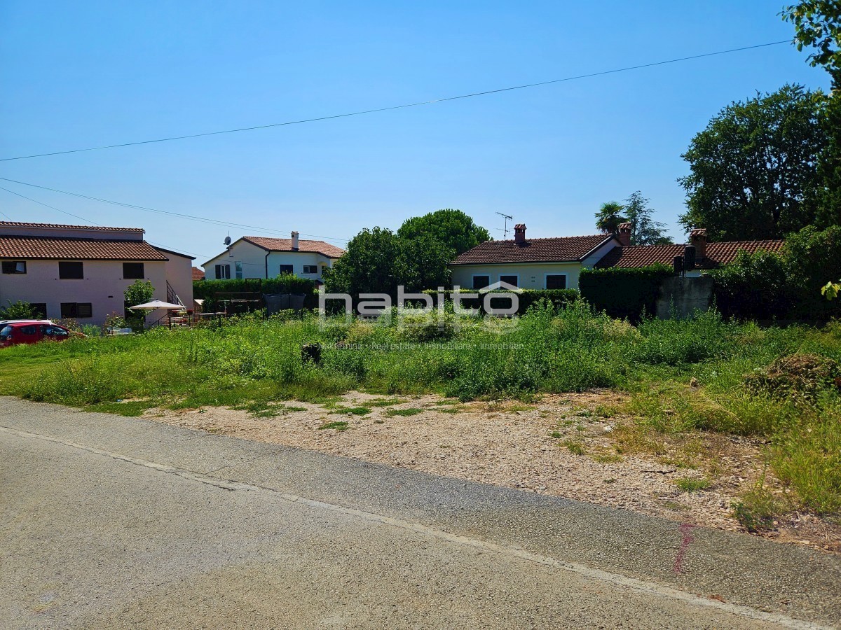 Parenzo - Terreno edificabile a soli 2 km dalla spiaggia