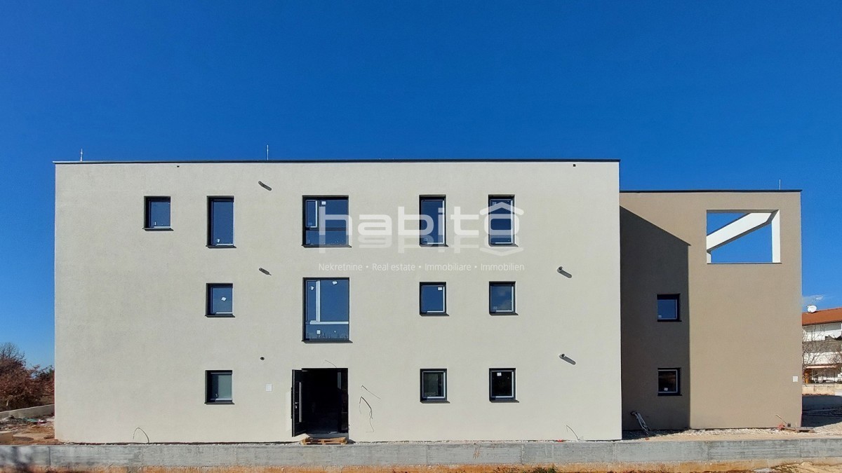 Parenzo, appartamento in costruzione di 95 m2 con giardino di 115 m2, 1500 m dal mare