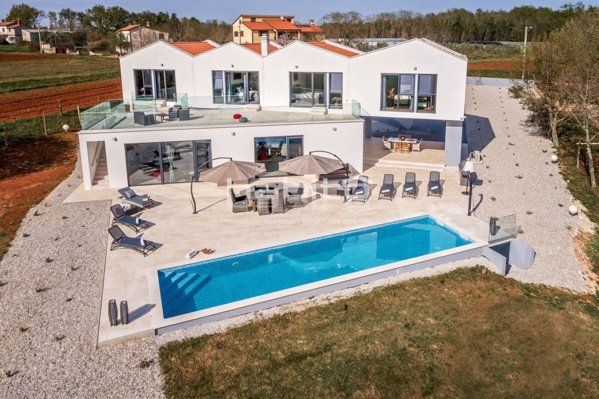 Zona di Parenzo - Bellissima e lussuosa villa con 6 camere da letto e piscina