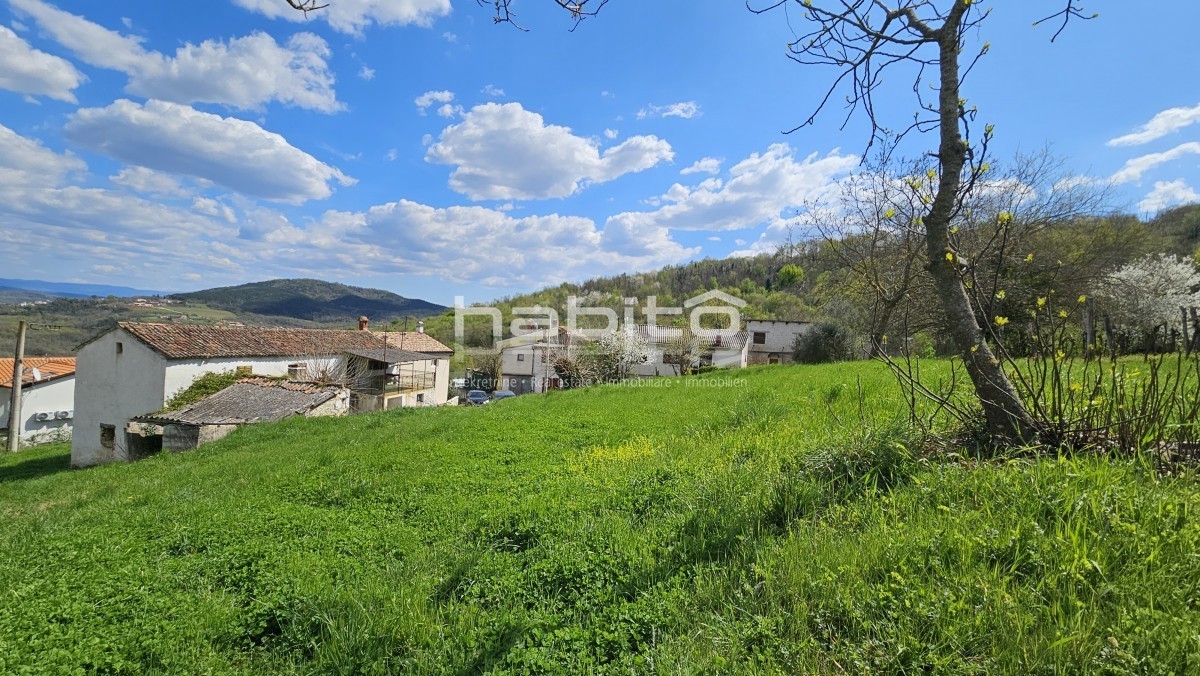 Zona di Montona - Vecchia casa in pietra con vista panoramica su Montona