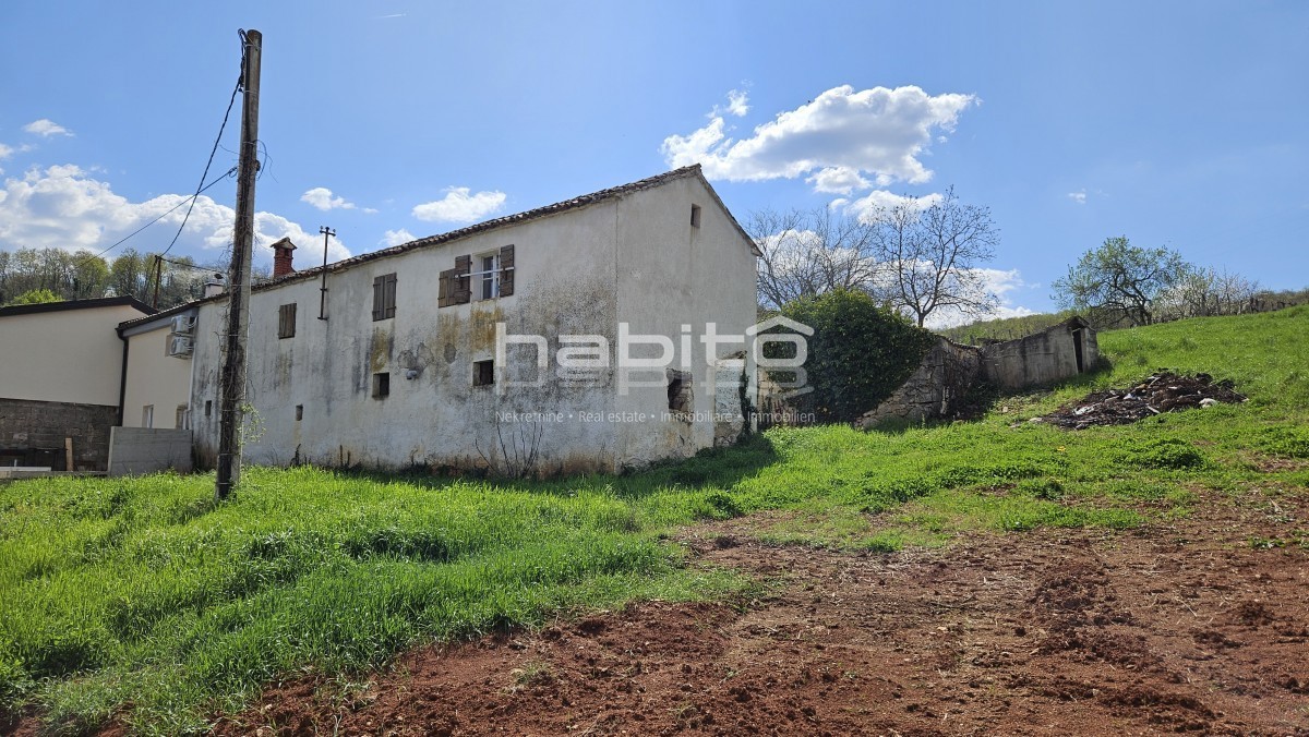 Zona di Montona - Vecchia casa in pietra con vista panoramica su Montona