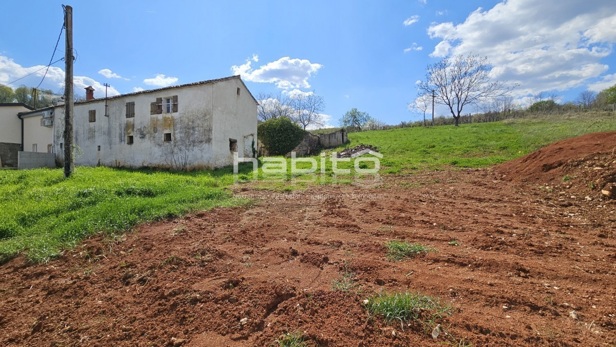 Zona di Montona - Vecchia casa in pietra con vista panoramica su Montona
