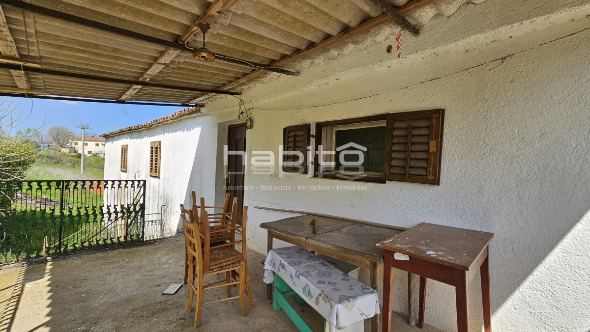 Zona di Montona - Vecchia casa in pietra con vista panoramica su Montona