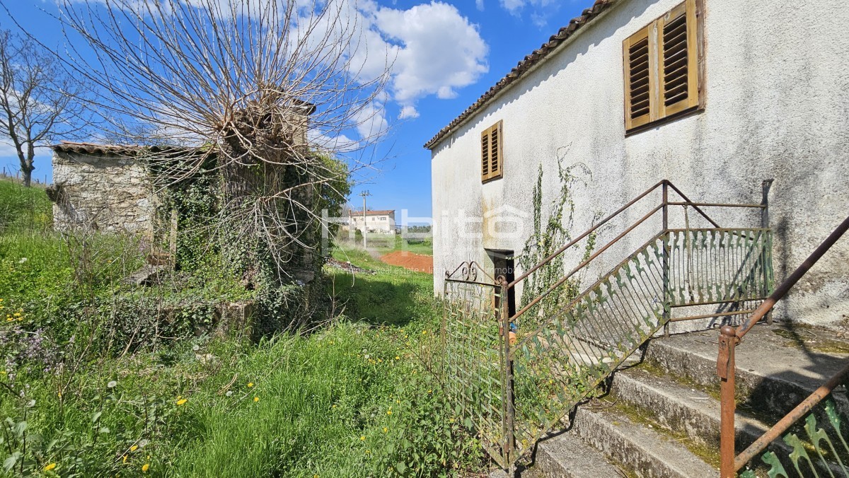 Zona di Montona - Vecchia casa in pietra con vista panoramica su Montona