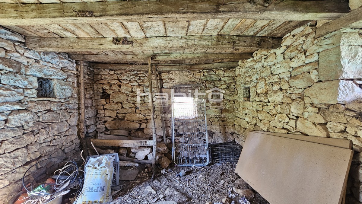 Zona di Montona - Vecchia casa in pietra con vista panoramica su Montona