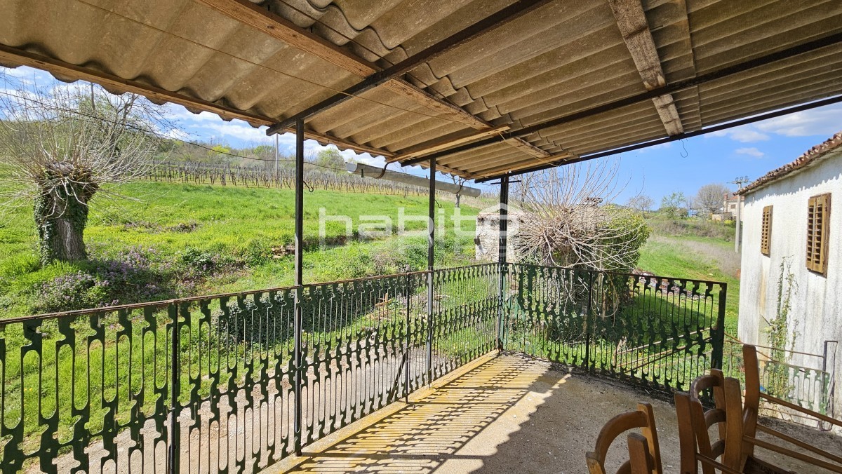 Zona di Montona - Vecchia casa in pietra con vista panoramica su Montona