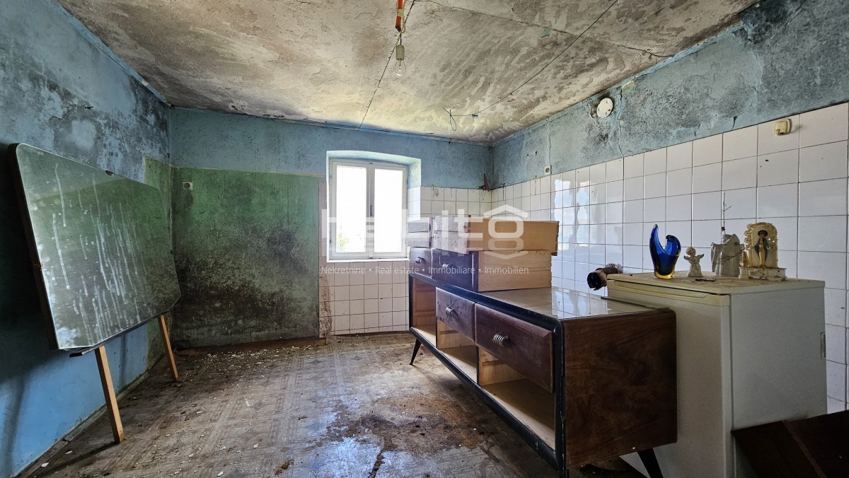 Zona di Montona - Vecchia casa in pietra con vista panoramica su Montona