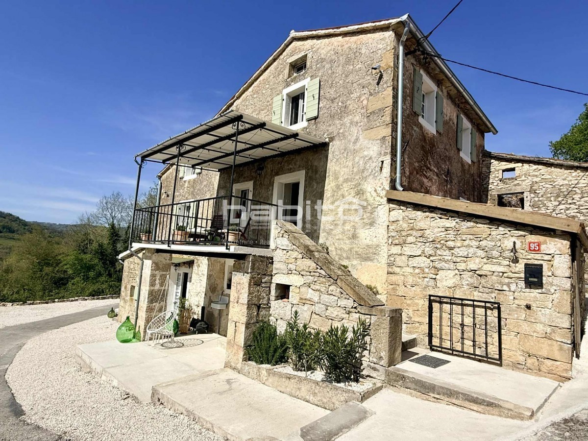 Casa in pietra ristrutturata con vista mozzafiato su Montona