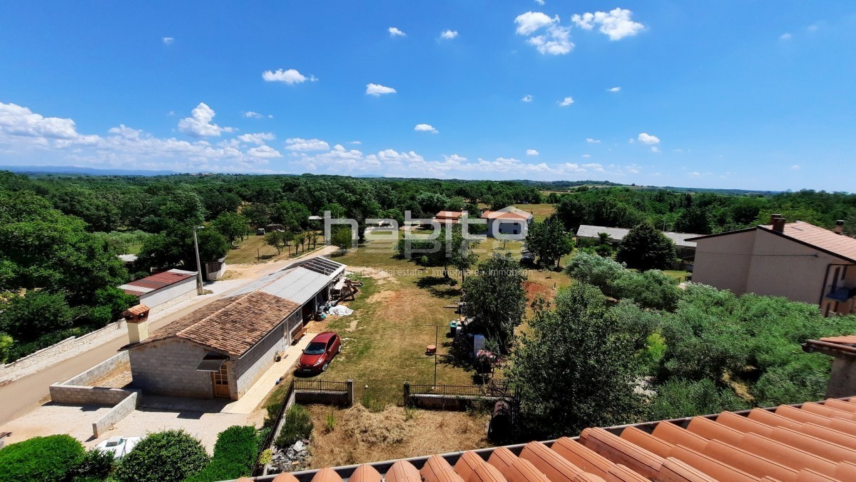 Porec 10 km, Kastelir - Renoviertes Steinhaus mit Garten + 7000 m2 Wald