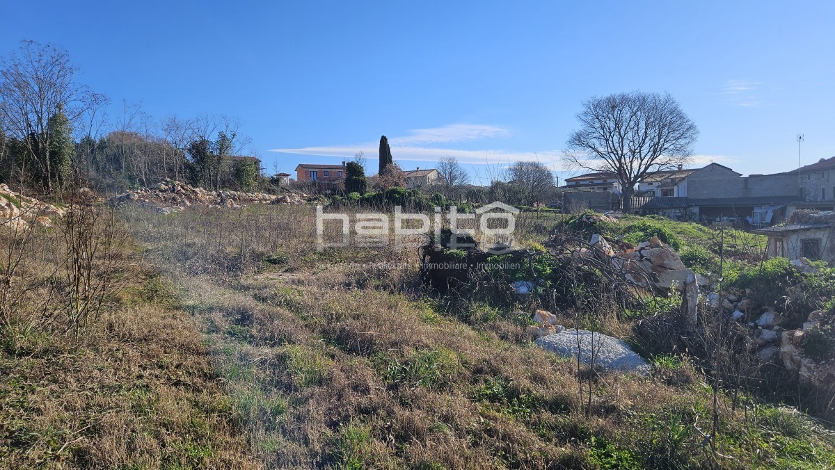 Zona Parenzo, Kastelir - VISTA MARE! Vendesi terreno edificabile con permesso per una villa con piscina.