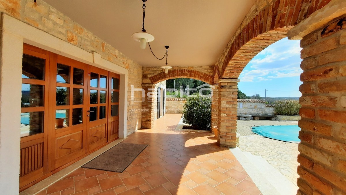 Parenzo 13 km - Affascinante villa in pietra con piscina e vista mare