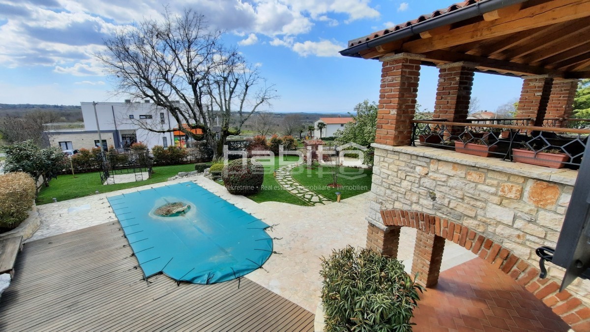 Parenzo 13 km - Affascinante villa in pietra con piscina e vista mare