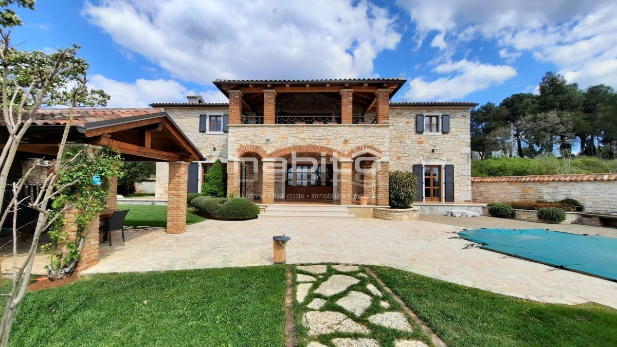 Parenzo 13 km - Affascinante villa in pietra con piscina e vista mare