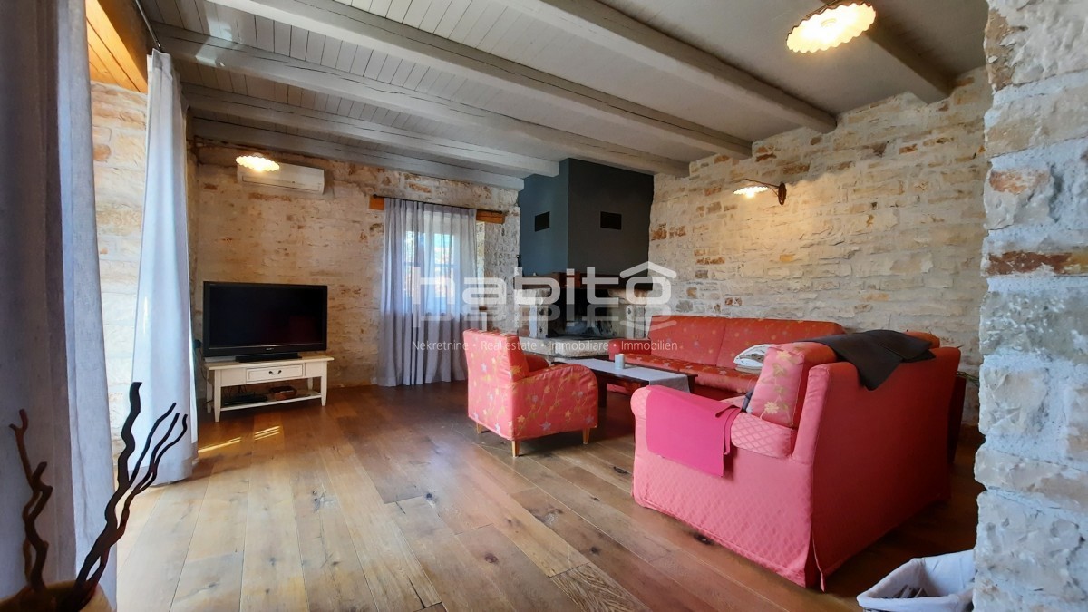 Parenzo 13 km - Affascinante villa in pietra con piscina e vista mare