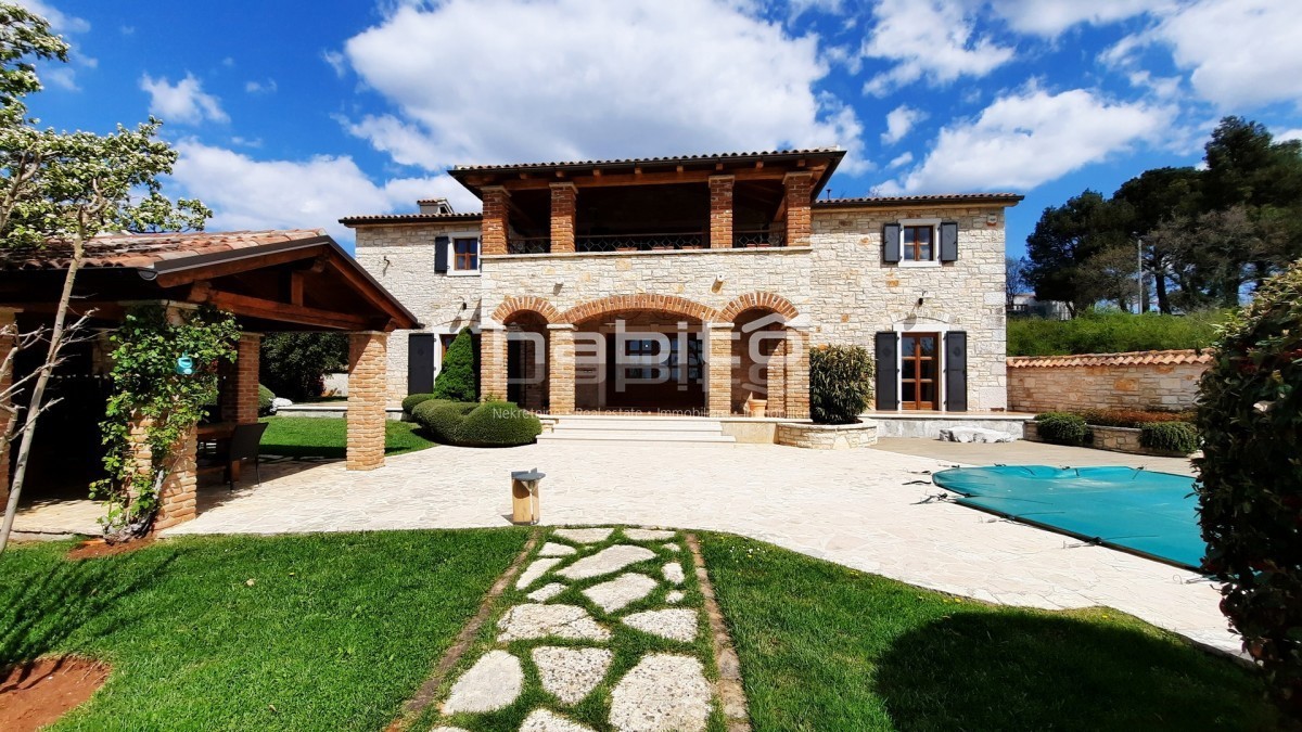 Parenzo 13 km - Affascinante villa in pietra con piscina e vista mare