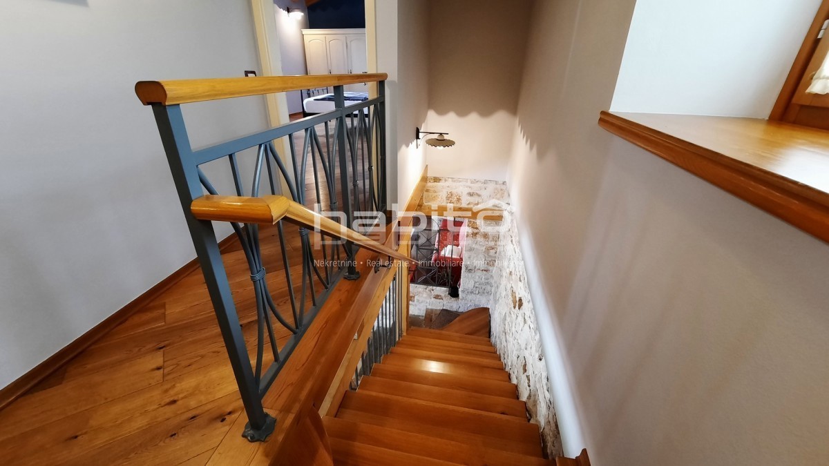 Parenzo 13 km - Affascinante villa in pietra con piscina e vista mare