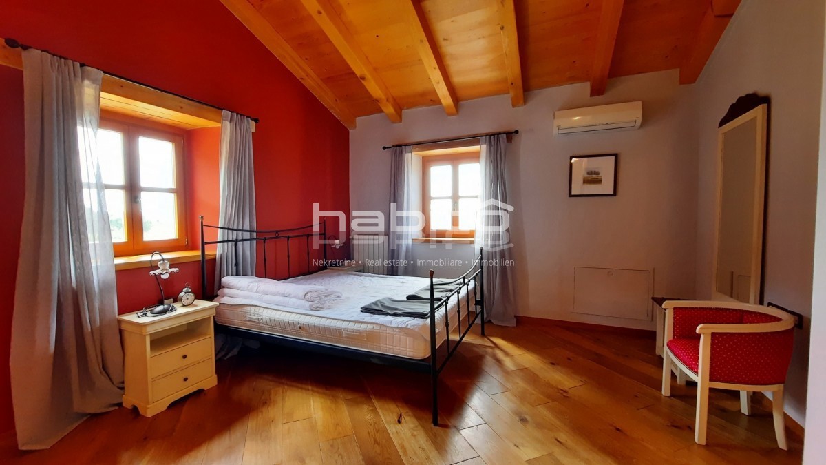 Parenzo 13 km - Affascinante villa in pietra con piscina e vista mare