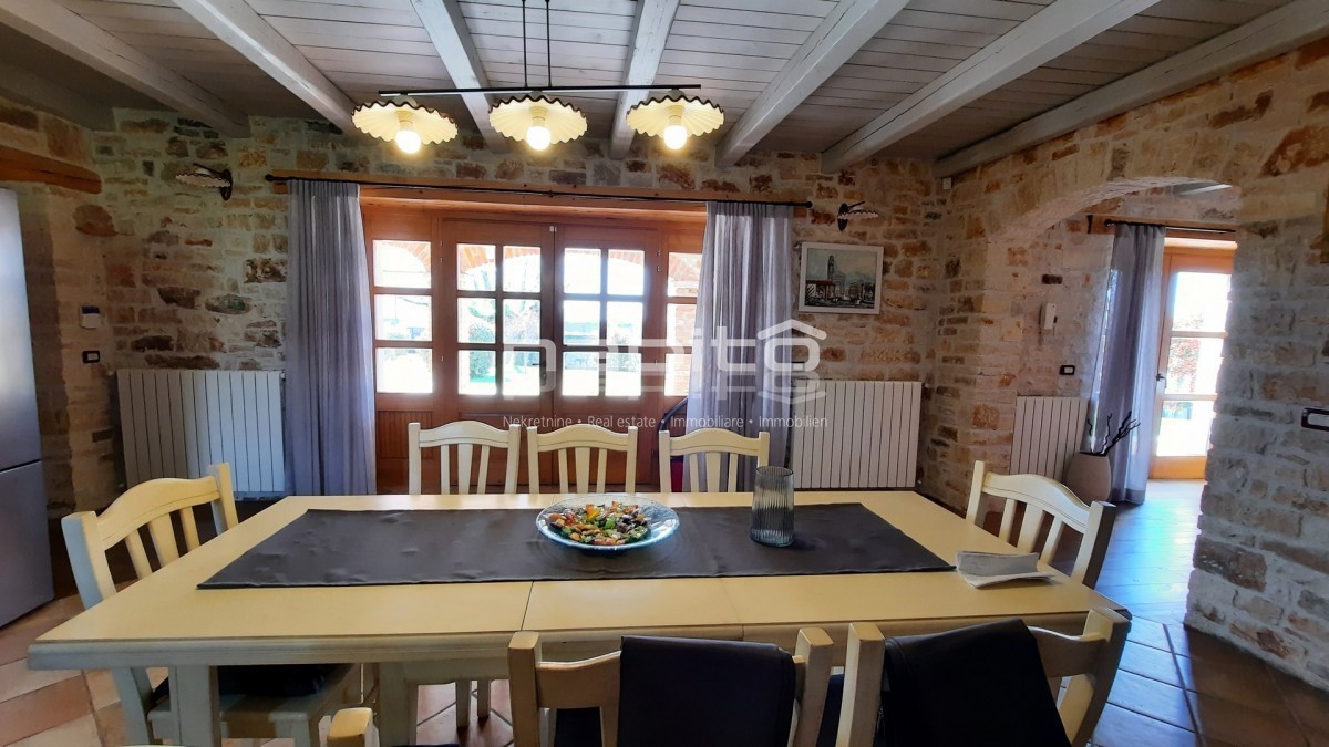 Parenzo 13 km - Affascinante villa in pietra con piscina e vista mare