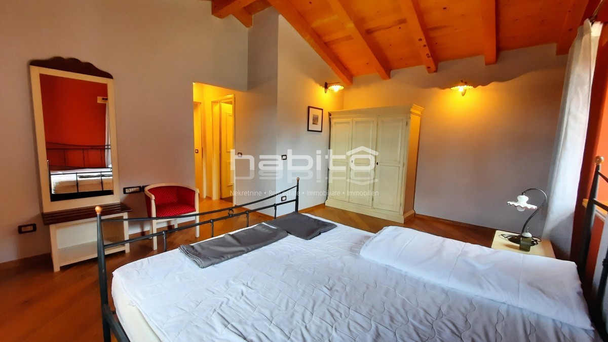 Parenzo 13 km - Affascinante villa in pietra con piscina e vista mare