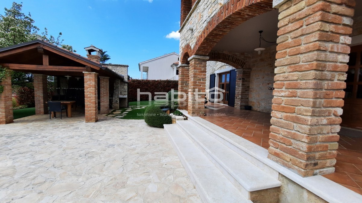 Parenzo 13 km - Affascinante villa in pietra con piscina e vista mare