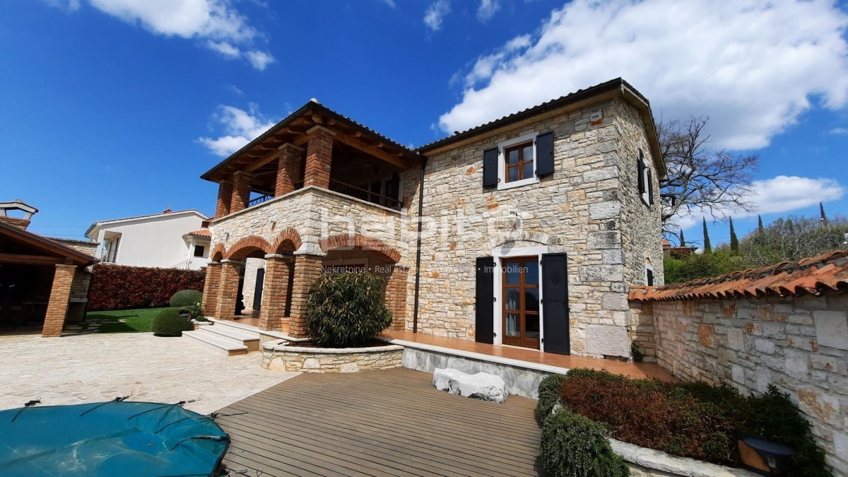 Parenzo 13 km - Affascinante villa in pietra con piscina e vista mare
