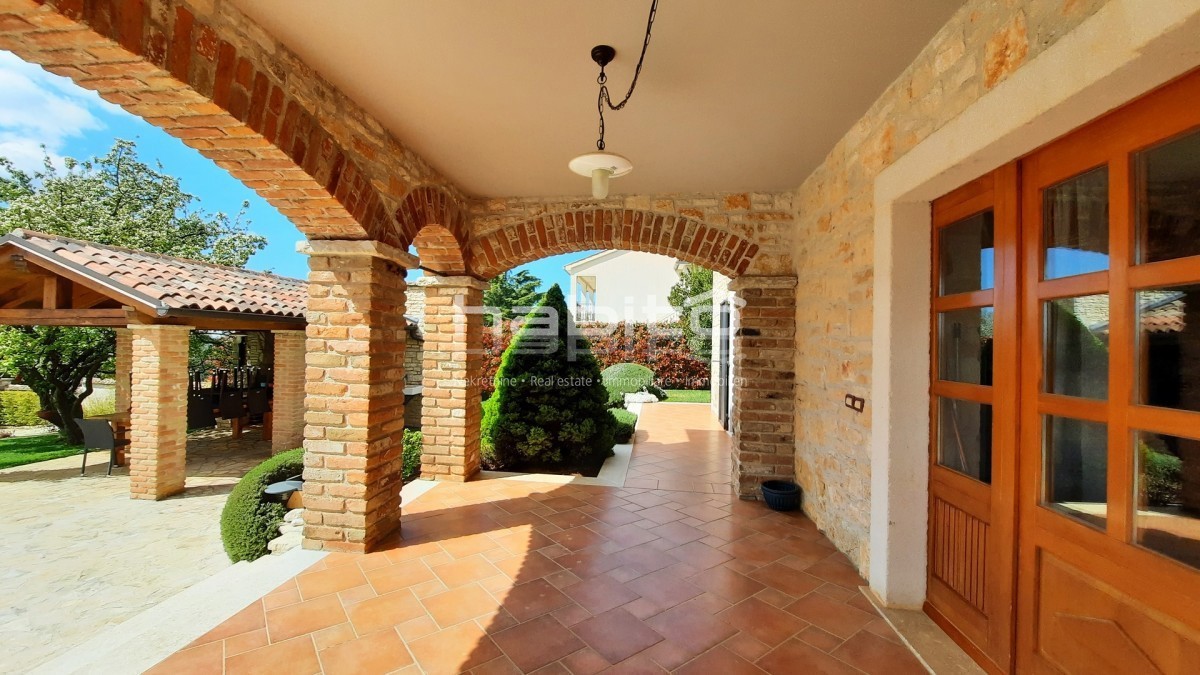Parenzo 13 km - Affascinante villa in pietra con piscina e vista mare