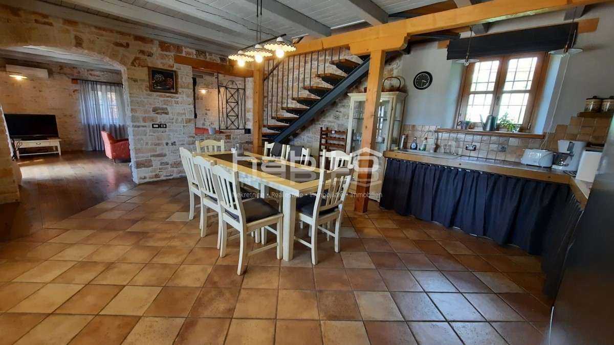 Parenzo 13 km - Affascinante villa in pietra con piscina e vista mare