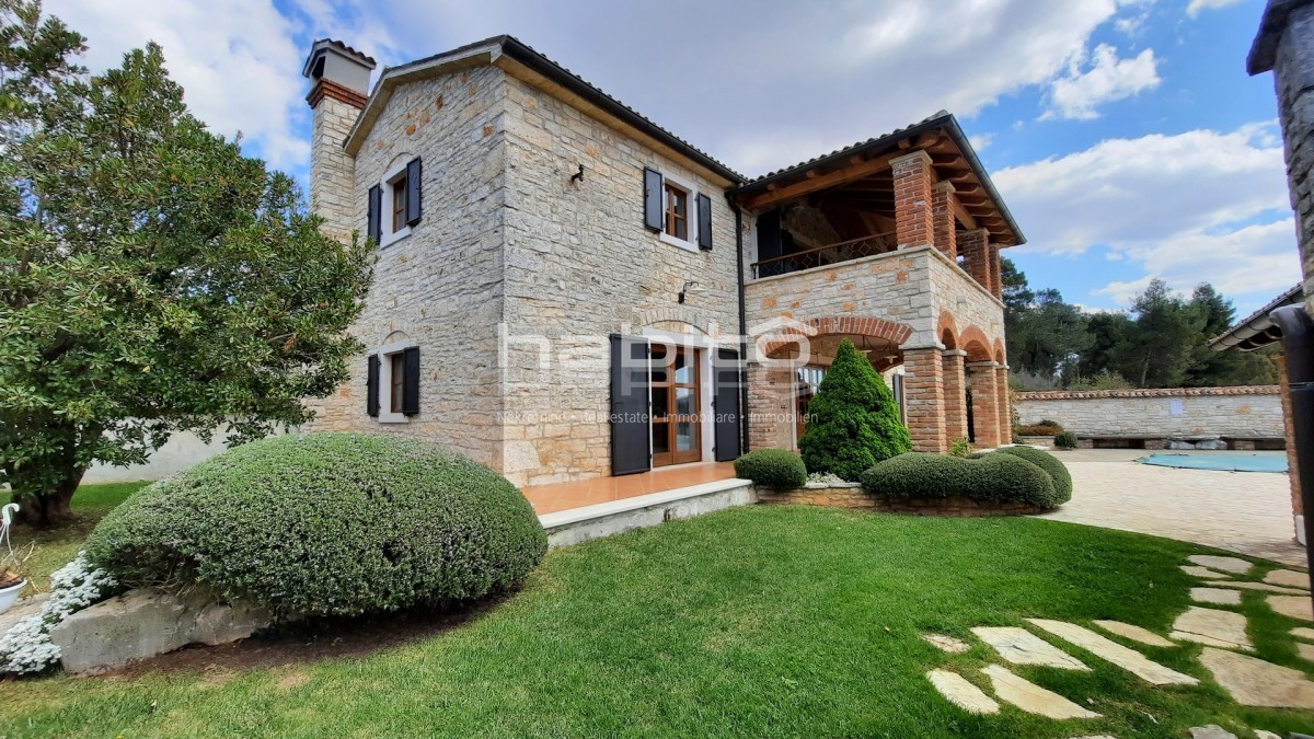 Parenzo 13 km - Affascinante villa in pietra con piscina e vista mare