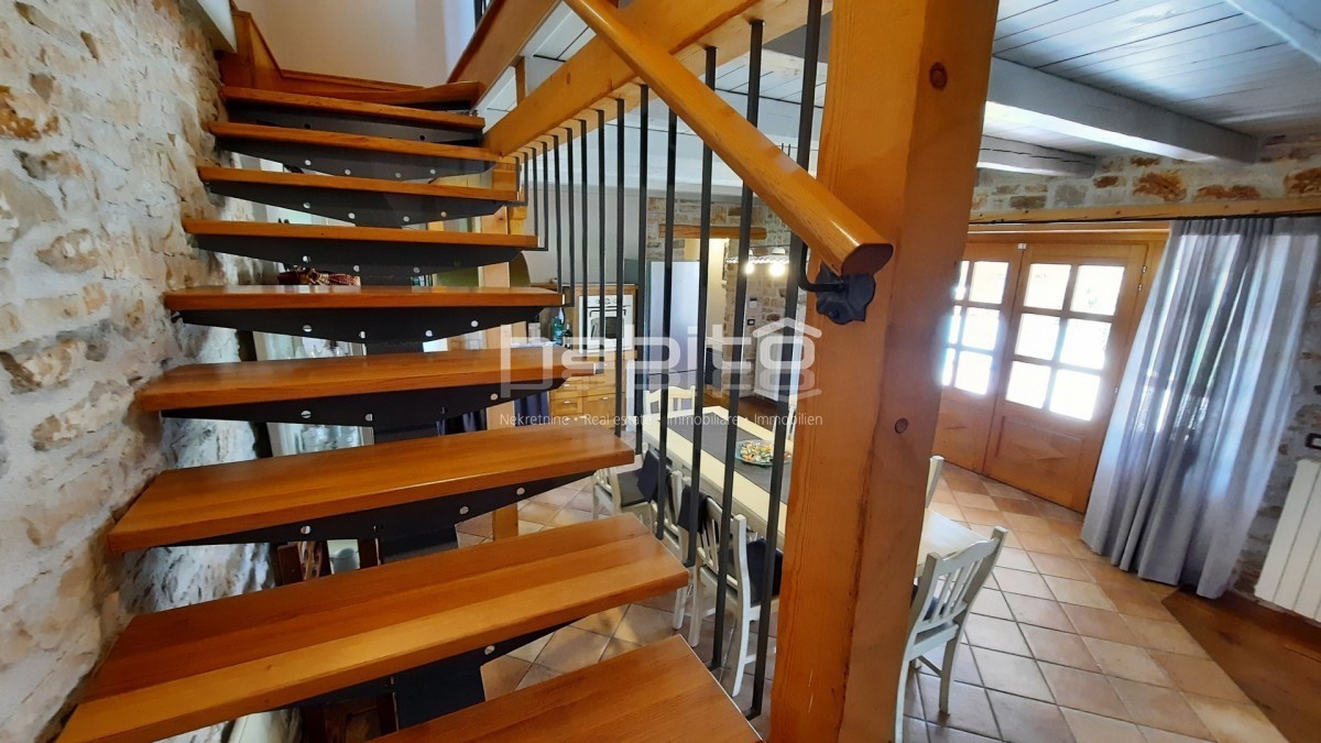 Parenzo 13 km - Affascinante villa in pietra con piscina e vista mare