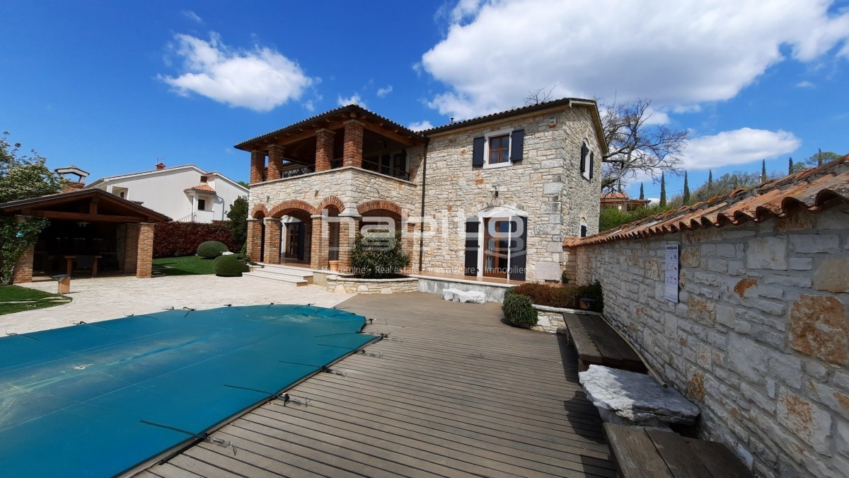 Parenzo 13 km - Affascinante villa in pietra con piscina e vista mare