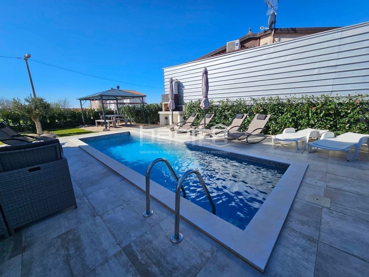 Zona Parenzo - OCCASIONE! Casa indipendente con piscina