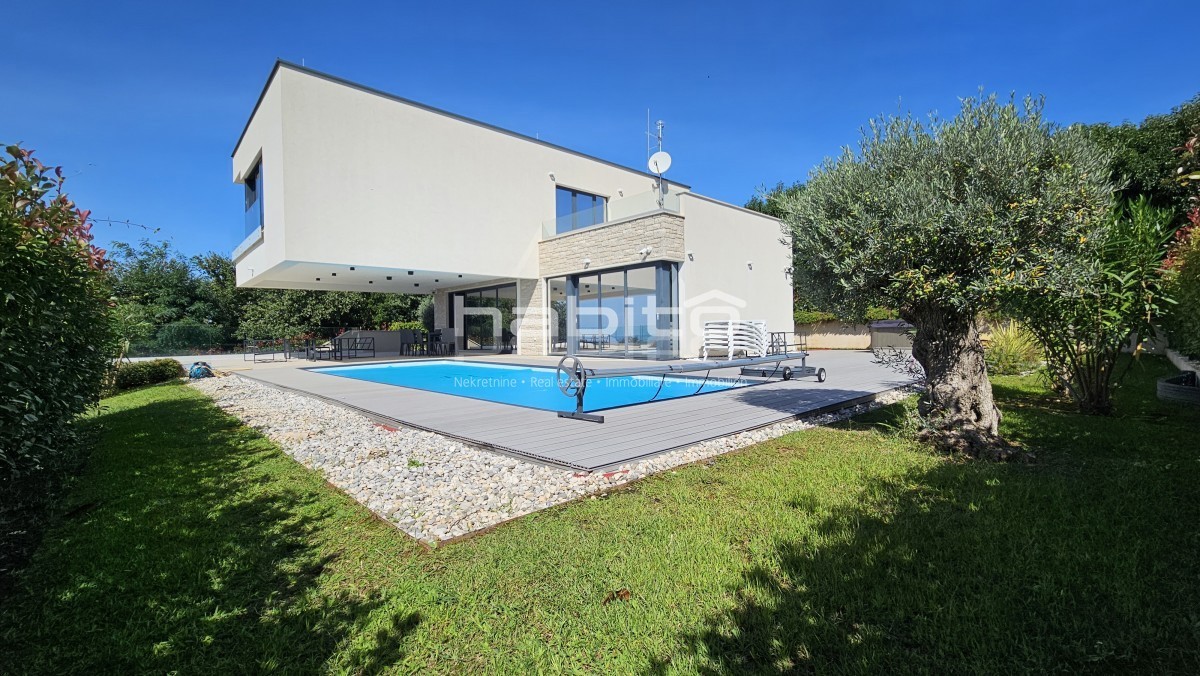 Dintorni di Parenzo - Gioiello istriano con vista panoramica sul mare