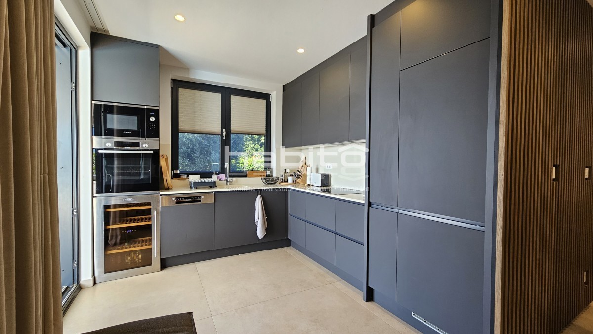 Dintorni di Parenzo - Gioiello istriano con vista panoramica sul mare