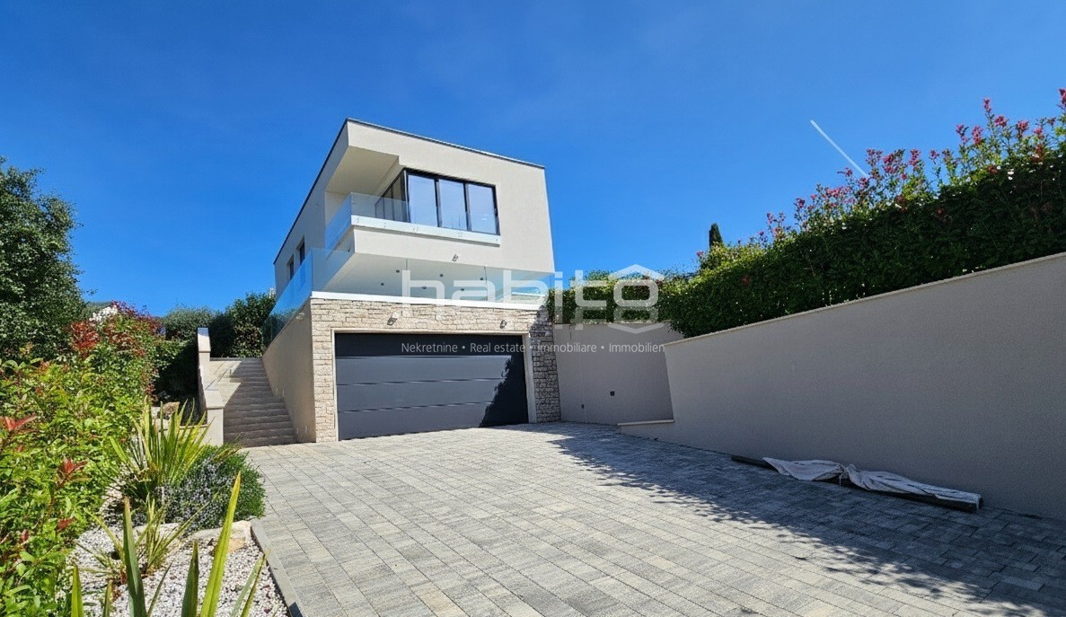 Dintorni di Parenzo - Gioiello istriano con vista panoramica sul mare