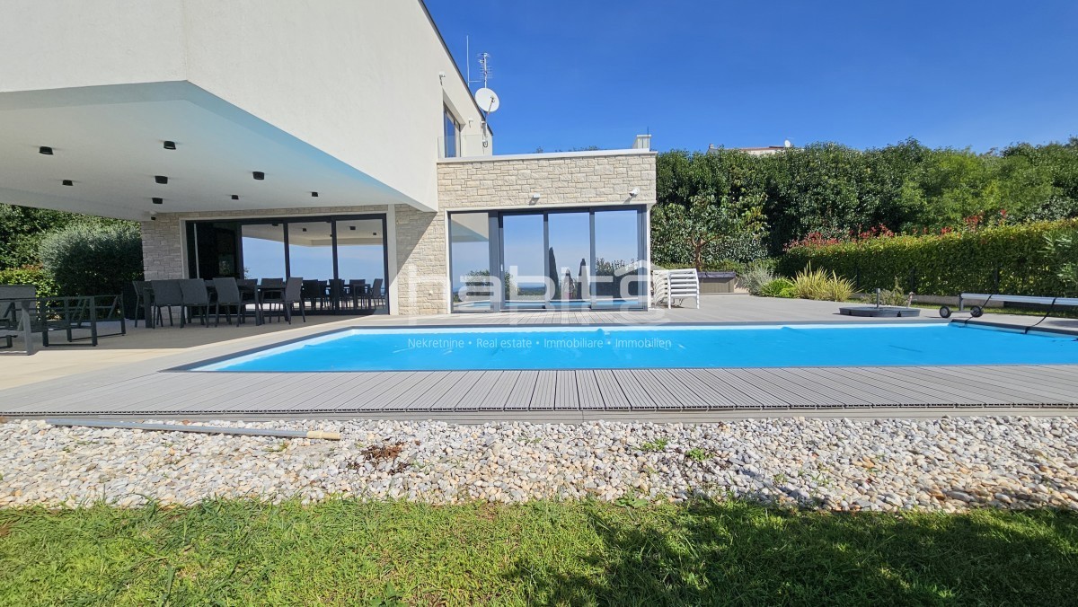 Dintorni di Parenzo - Gioiello istriano con vista panoramica sul mare