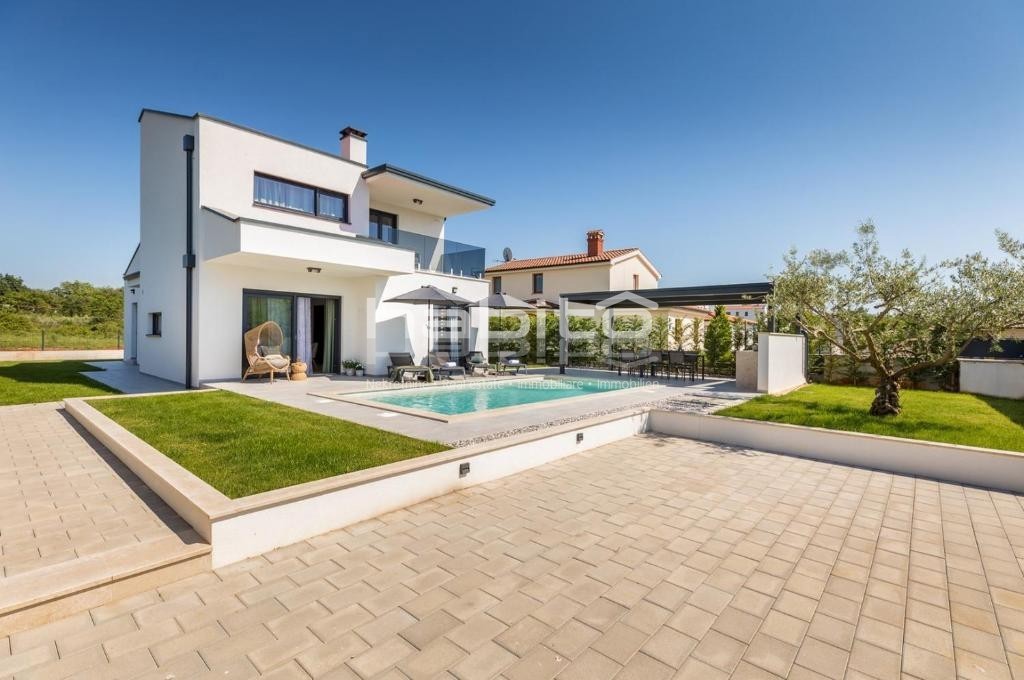 Parenzo - Splendida casa ai margini del villaggio, vista mare