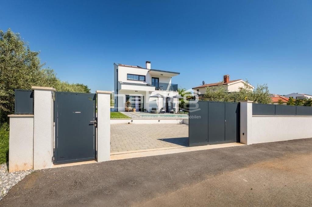 Parenzo - Splendida casa ai margini del villaggio, vista mare