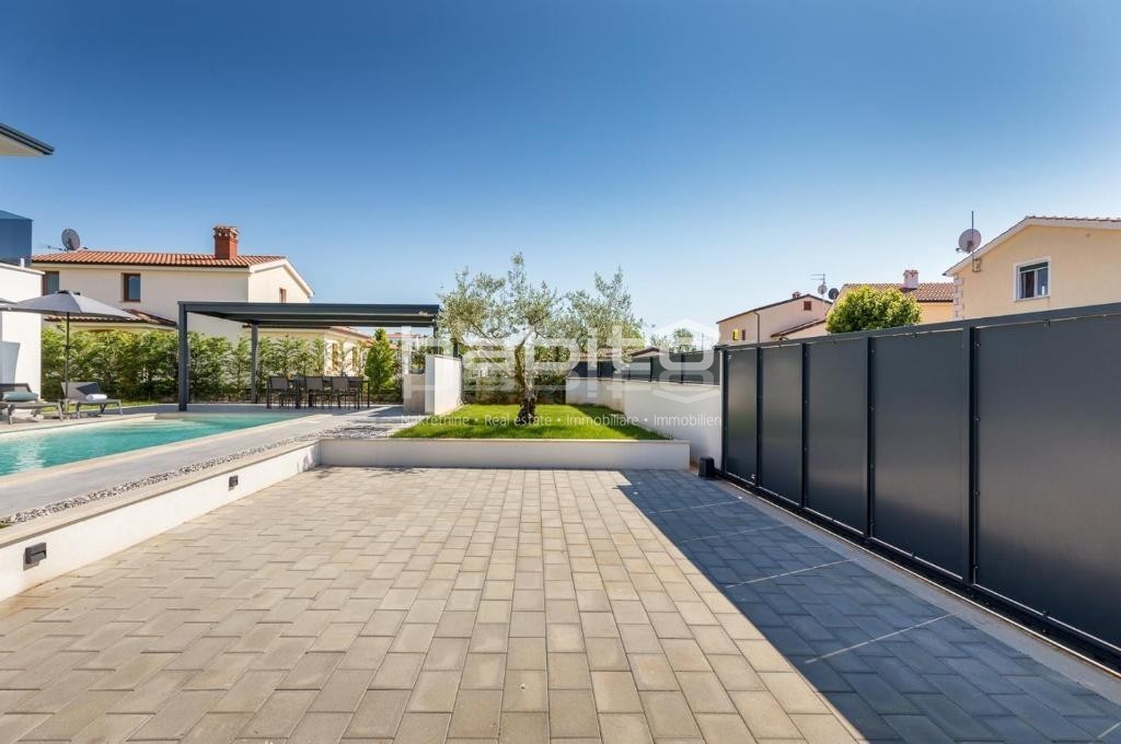 Parenzo - Splendida casa ai margini del villaggio, vista mare