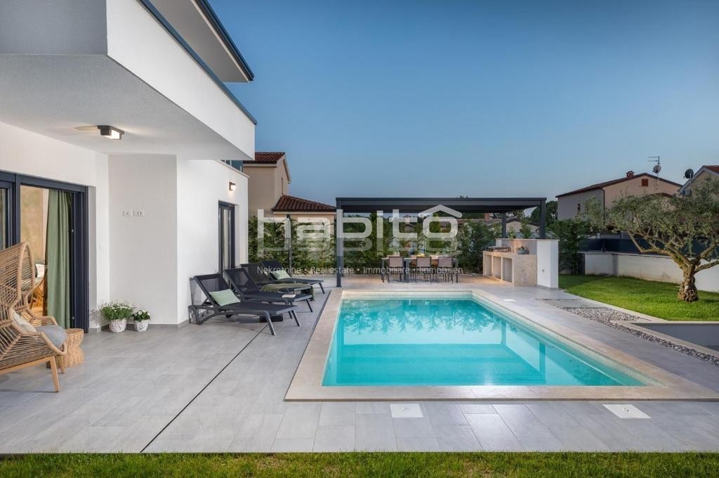 Parenzo - Splendida casa ai margini del villaggio, vista mare