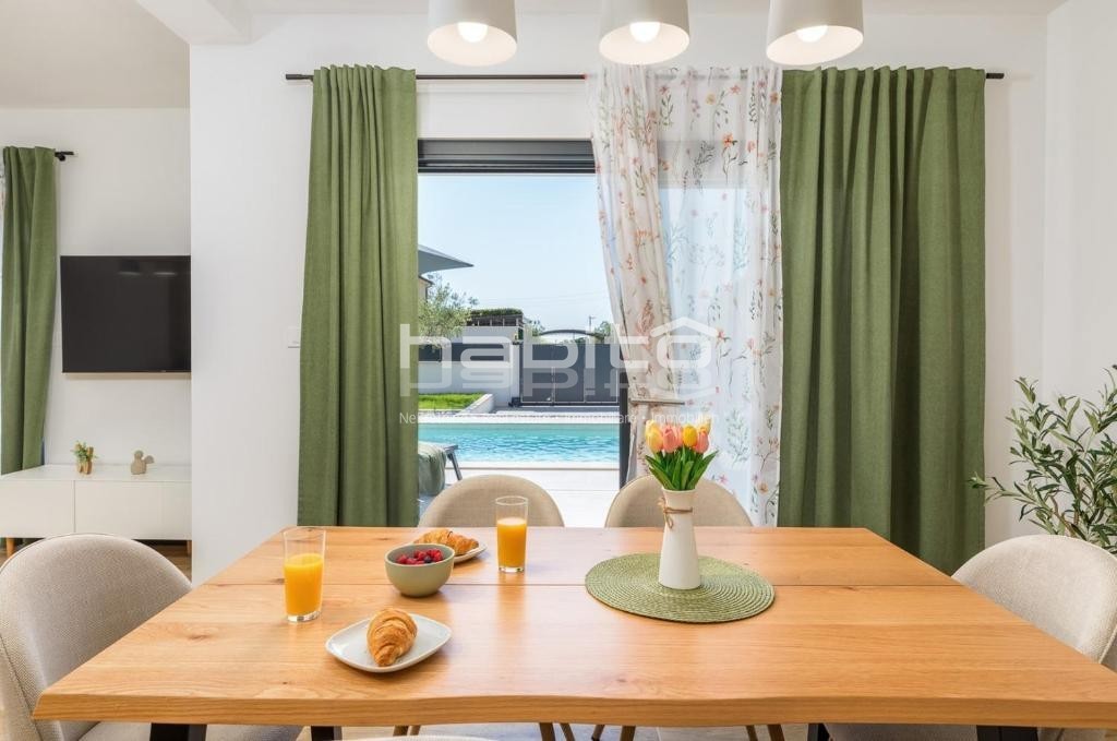 Parenzo - Splendida casa ai margini del villaggio, vista mare