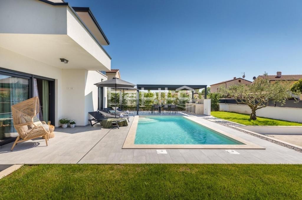 Parenzo - Splendida casa ai margini del villaggio, vista mare