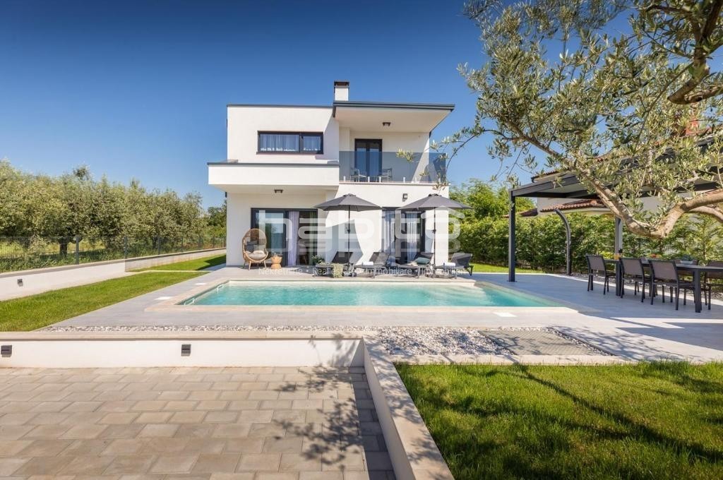 Parenzo - Splendida casa ai margini del villaggio, vista mare