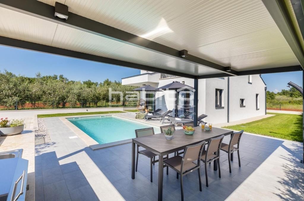 Parenzo - Splendida casa ai margini del villaggio, vista mare