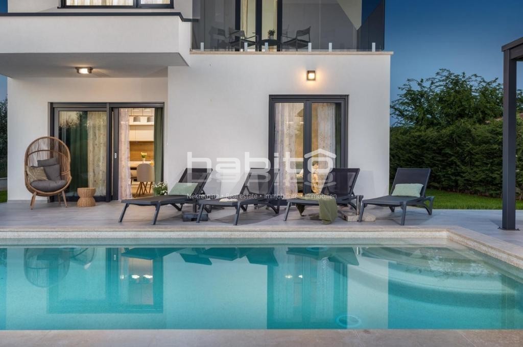 Parenzo - Splendida casa ai margini del villaggio, vista mare