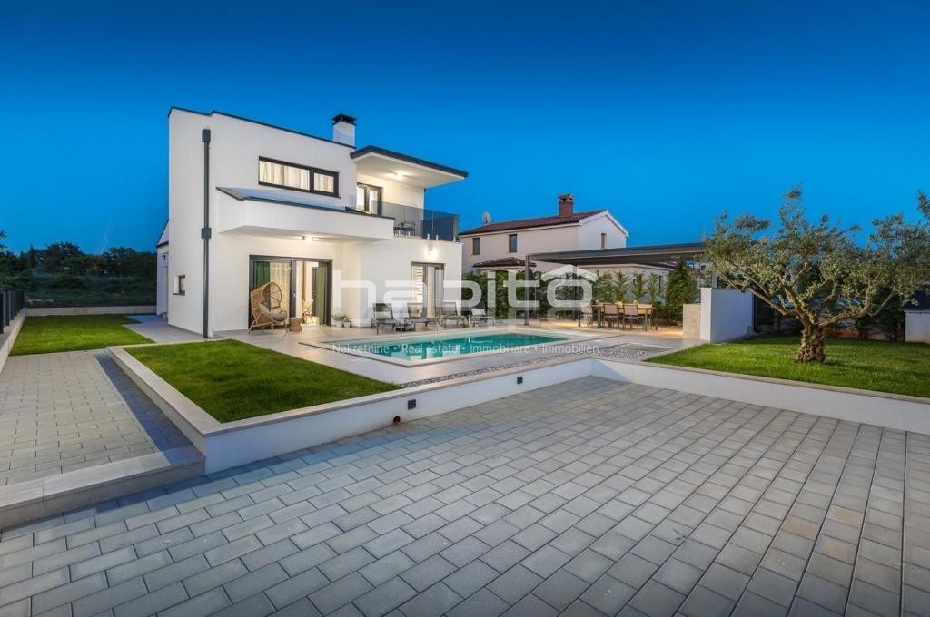 Parenzo - Splendida casa ai margini del villaggio, vista mare